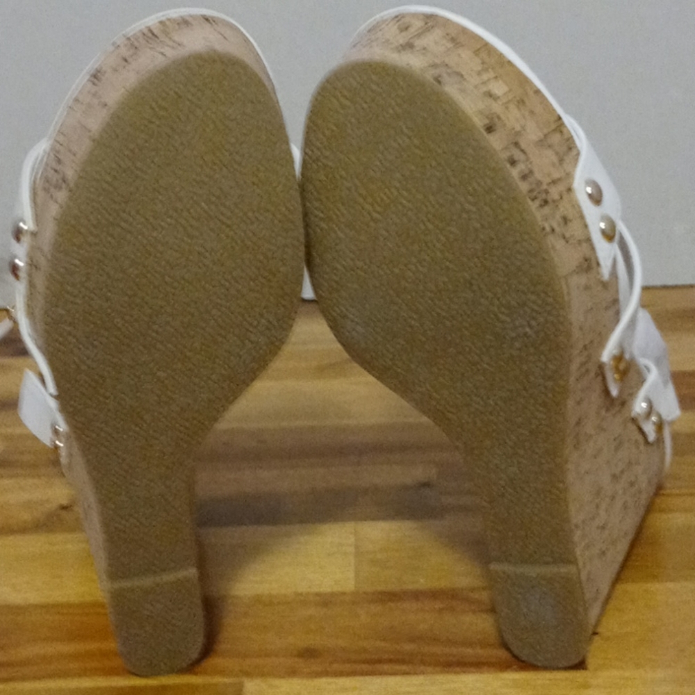 KYNDALL,Wedges, 8.5, white, SMOKE-FREE CLOSET! 🚭🛍️ - Picture 5 of 10